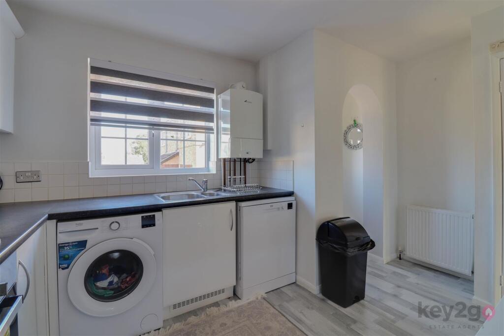 House in Sheffield, Waterthorpe - View 4
