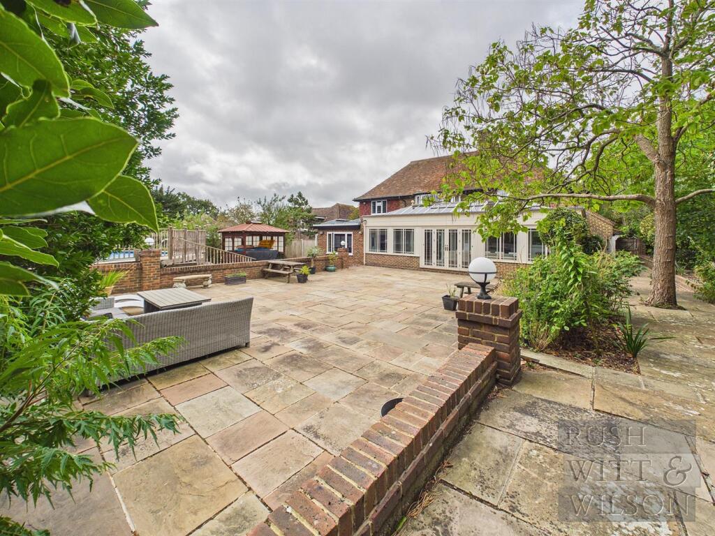House in Bexhill-on-Sea, White Hill - More