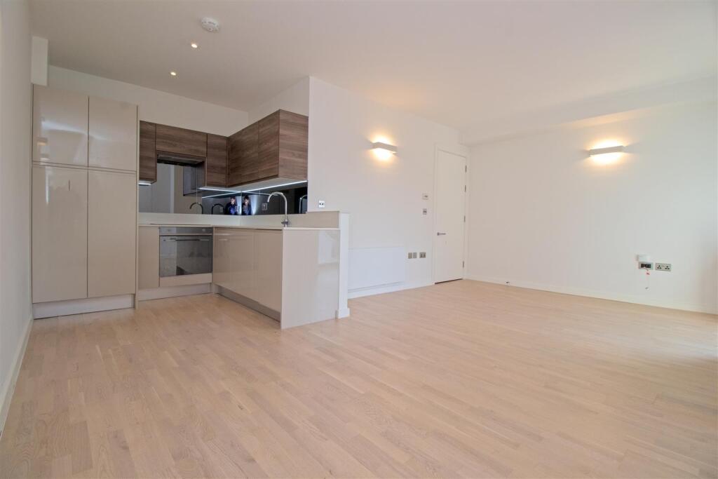 Apartment in Brighton - View 4