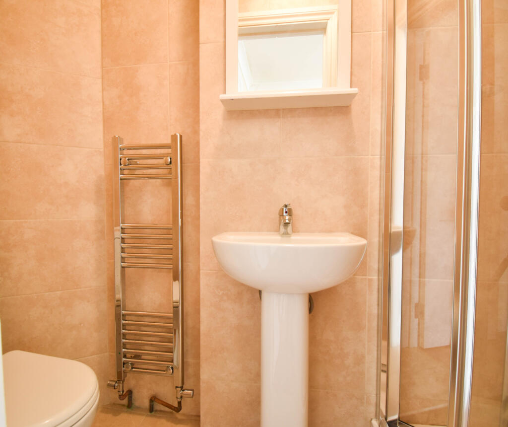 5 bedroom terraced house for rent