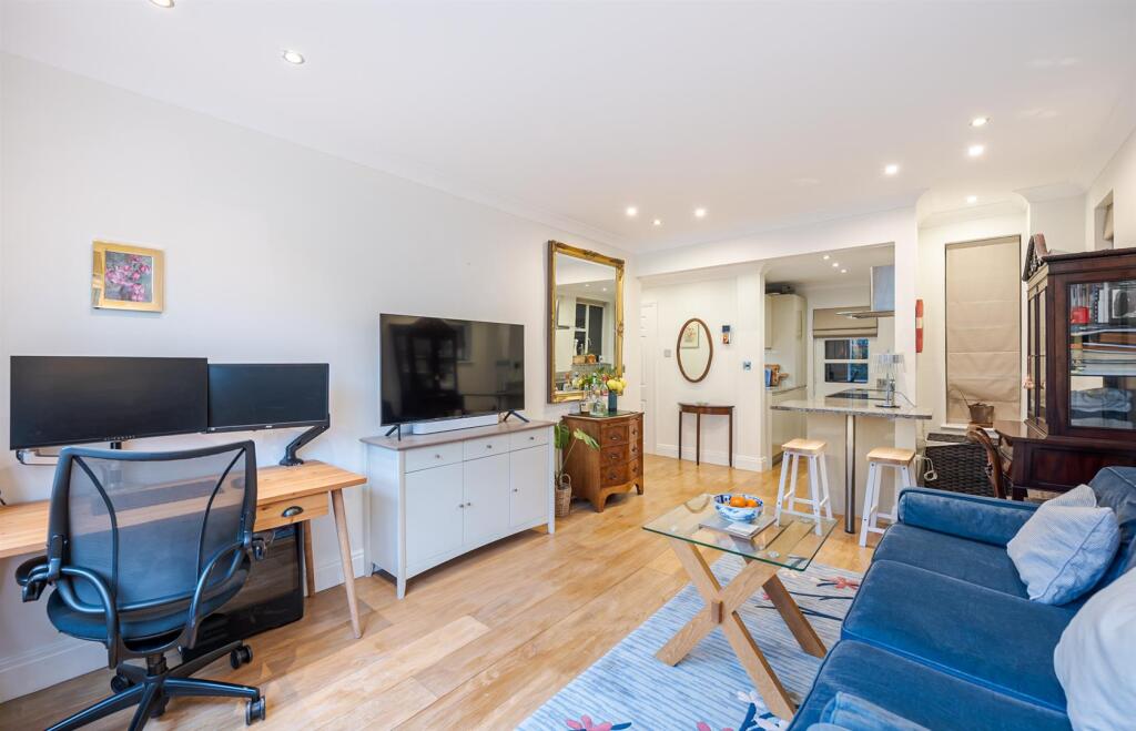Apartment in London, Chelsea - View 5