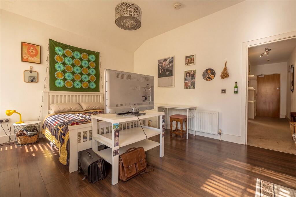 Apartment in Brighton - View 3