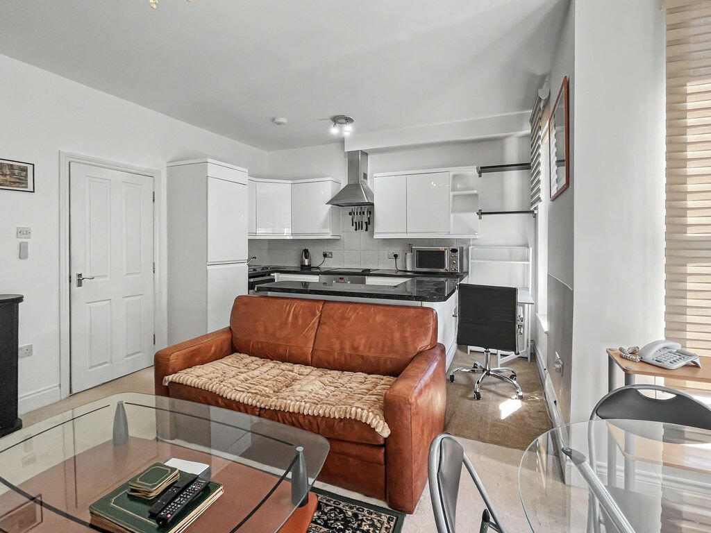 Apartment in Hemel Hempstead - View 4