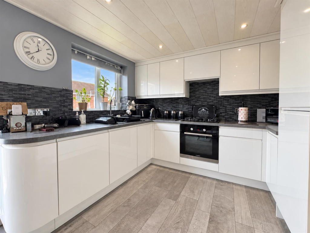 Spey Close, Mapplewell, Barnsley photo 3