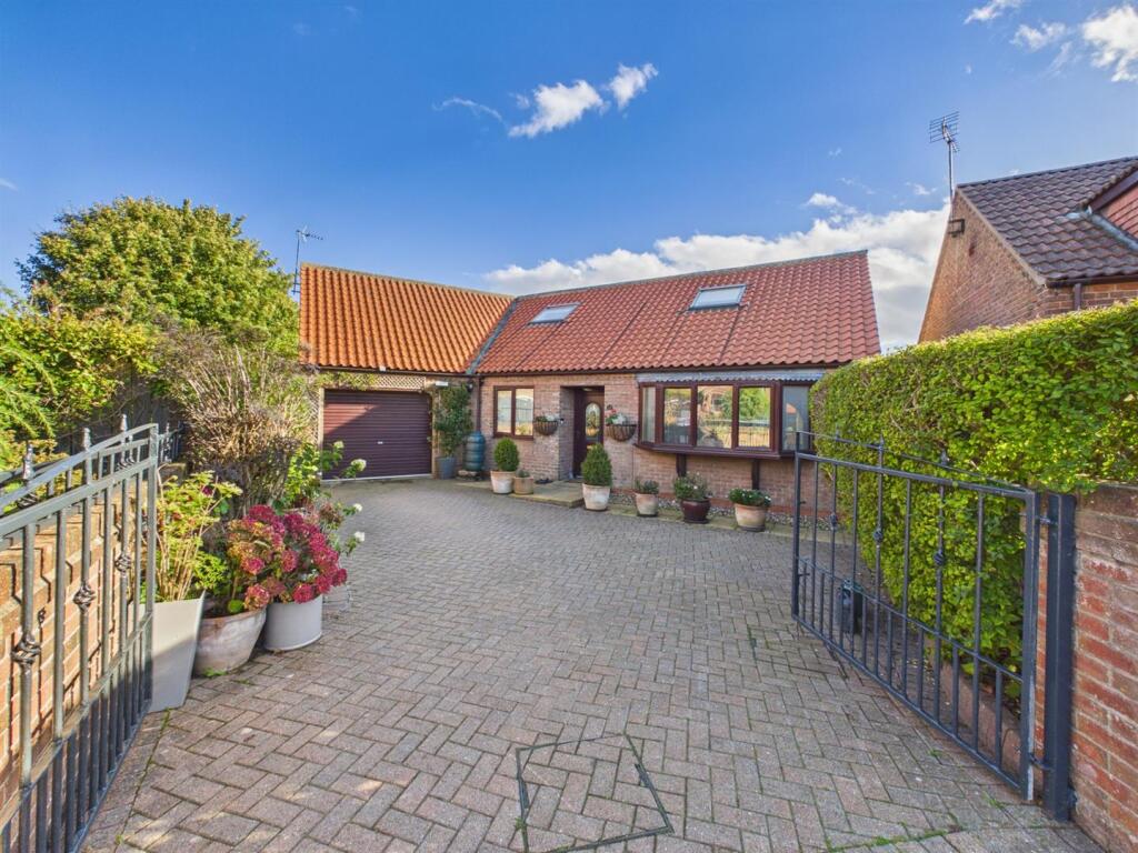 4-bed detached on Byedales, Bempton, £425,000
