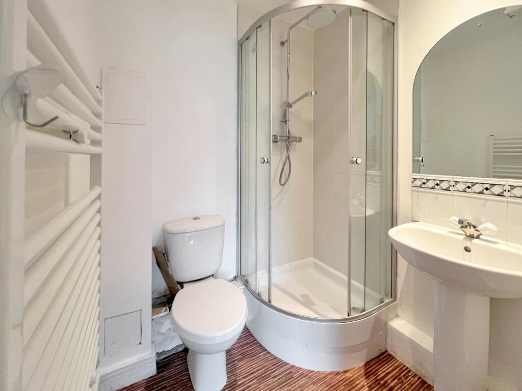 Apartment in Ilford - View 5