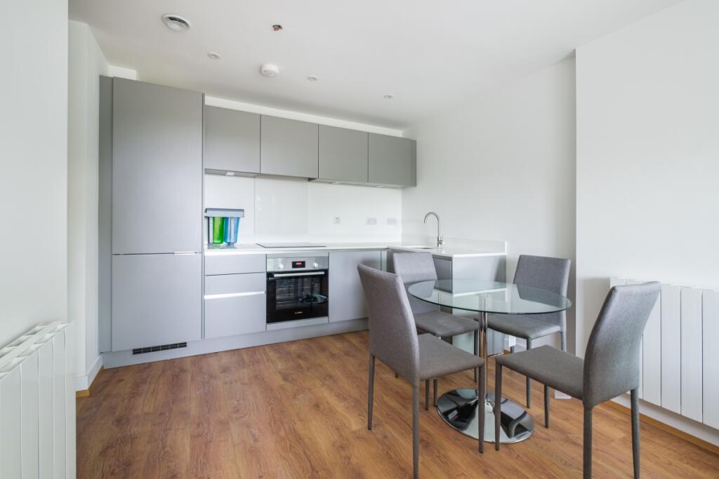 Apartment in Croydon - View 4