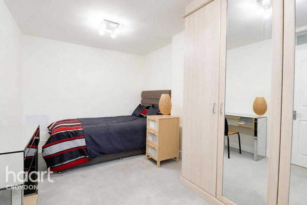 Apartment in Croydon - View 5