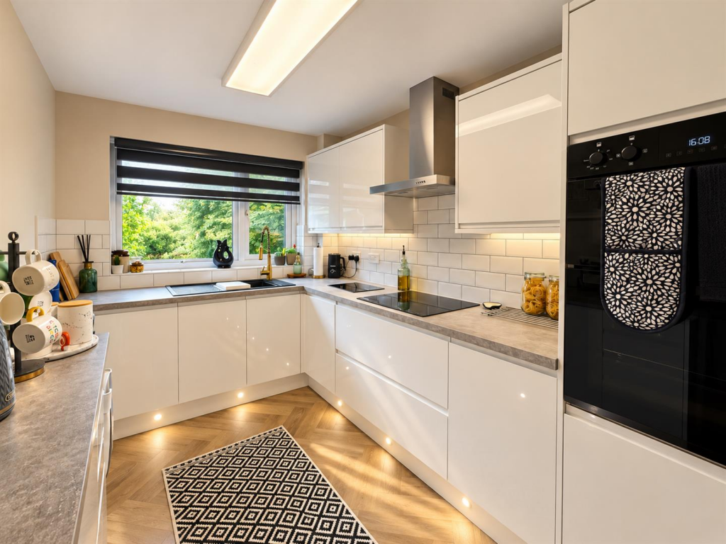 Apartment in Slough - More