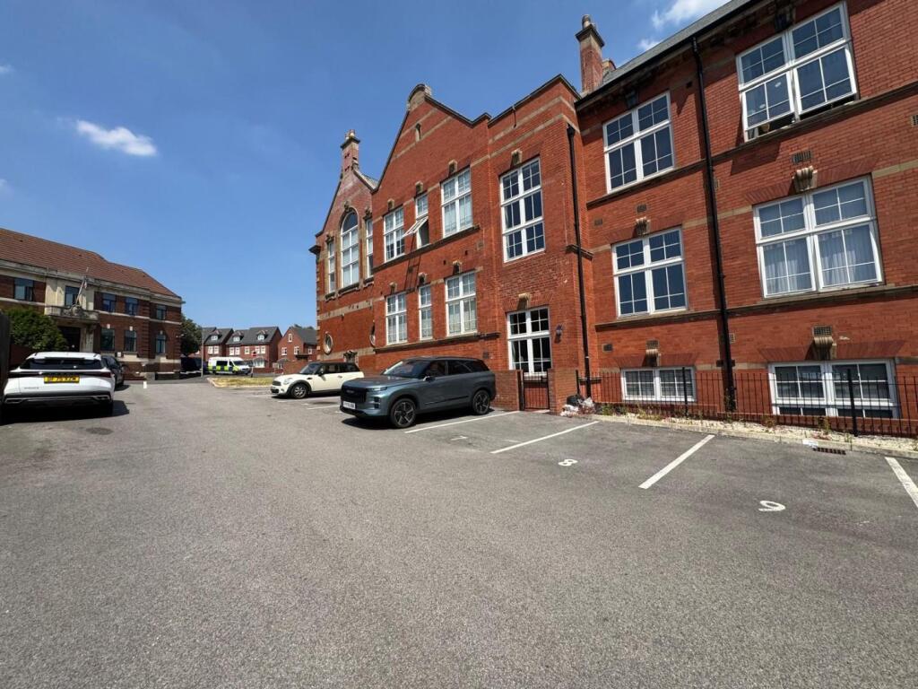 Apartment in Sandwell, West Midlands - View 4