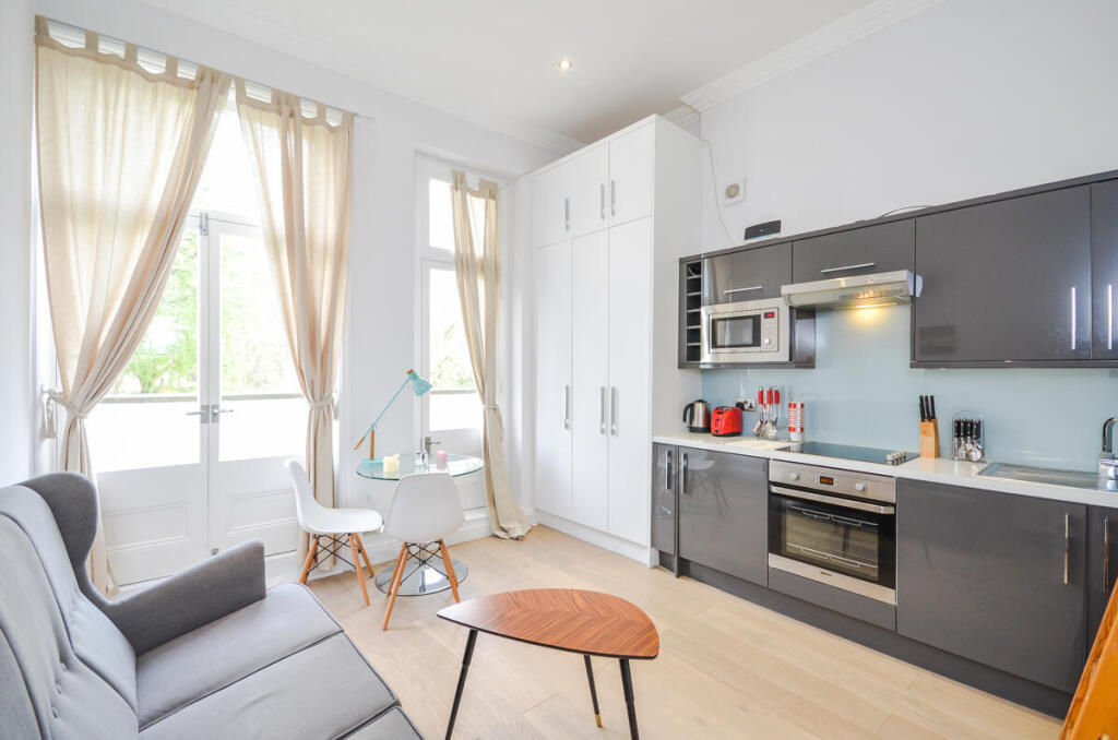 Studio flat for rent