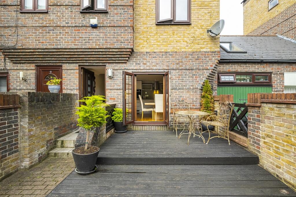 2 bedroom semi-detached house for rent