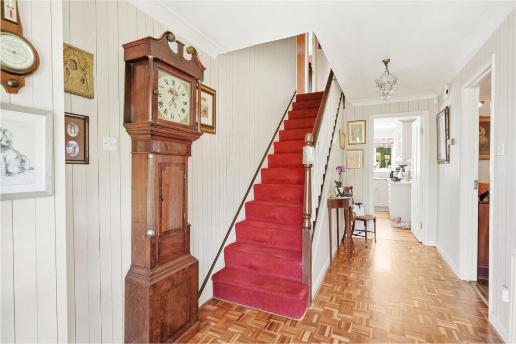 House in Tandridge, Hurst Green, Oxted - View 5
