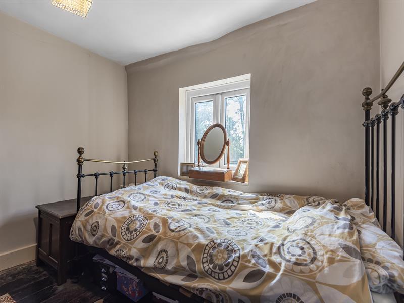 Bath Road, Calcot RG31 - More