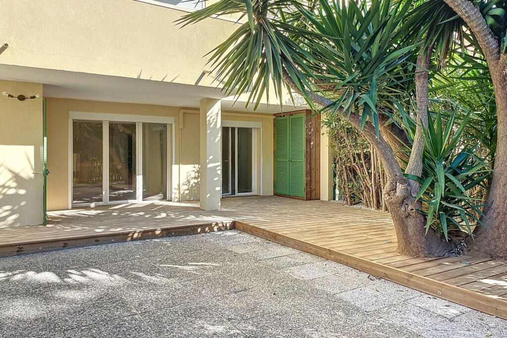 Main image of property: Provence-Alps-Cote d`Azur, Var, Cavalaire-sur-Mer