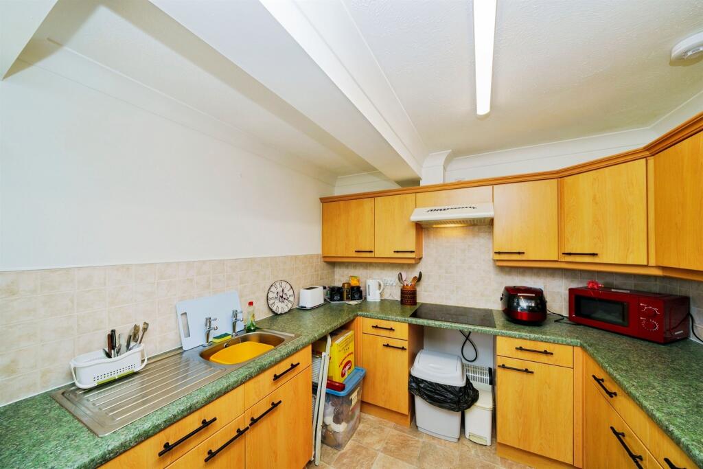 Apartment in Wirral, Liverpool City Region - View 5