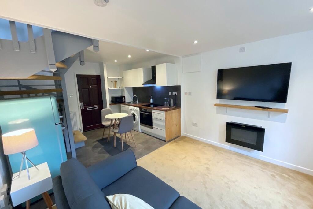 Apartment in Sheffield, South Yorkshire - View 3