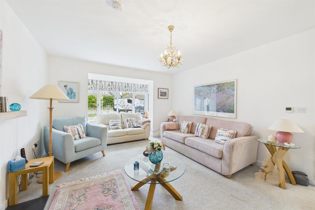 Empress Avenue, West Mersea, CO5 photo 2