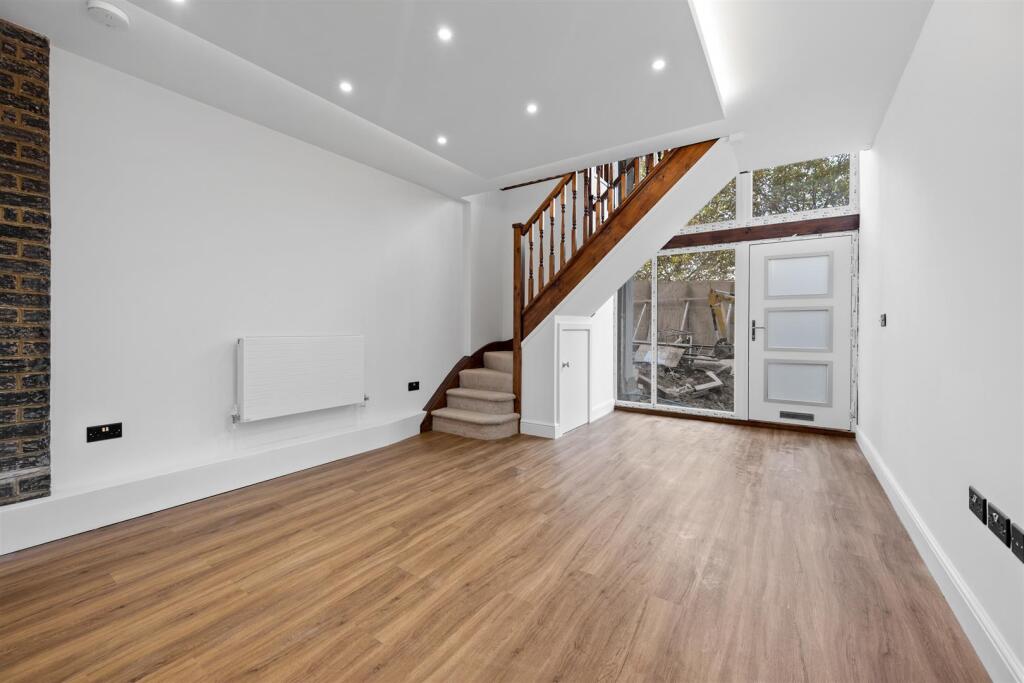 4 Higham Road, Rushden photo 3