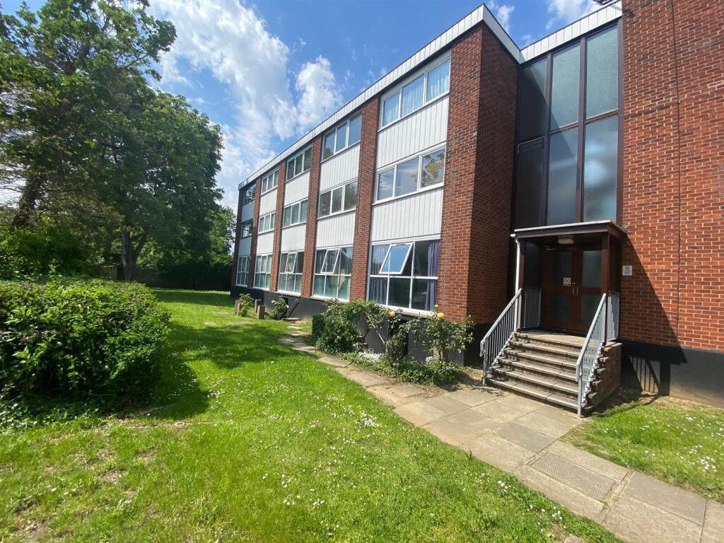 Main image of property: Menthone Place, Hornchurch