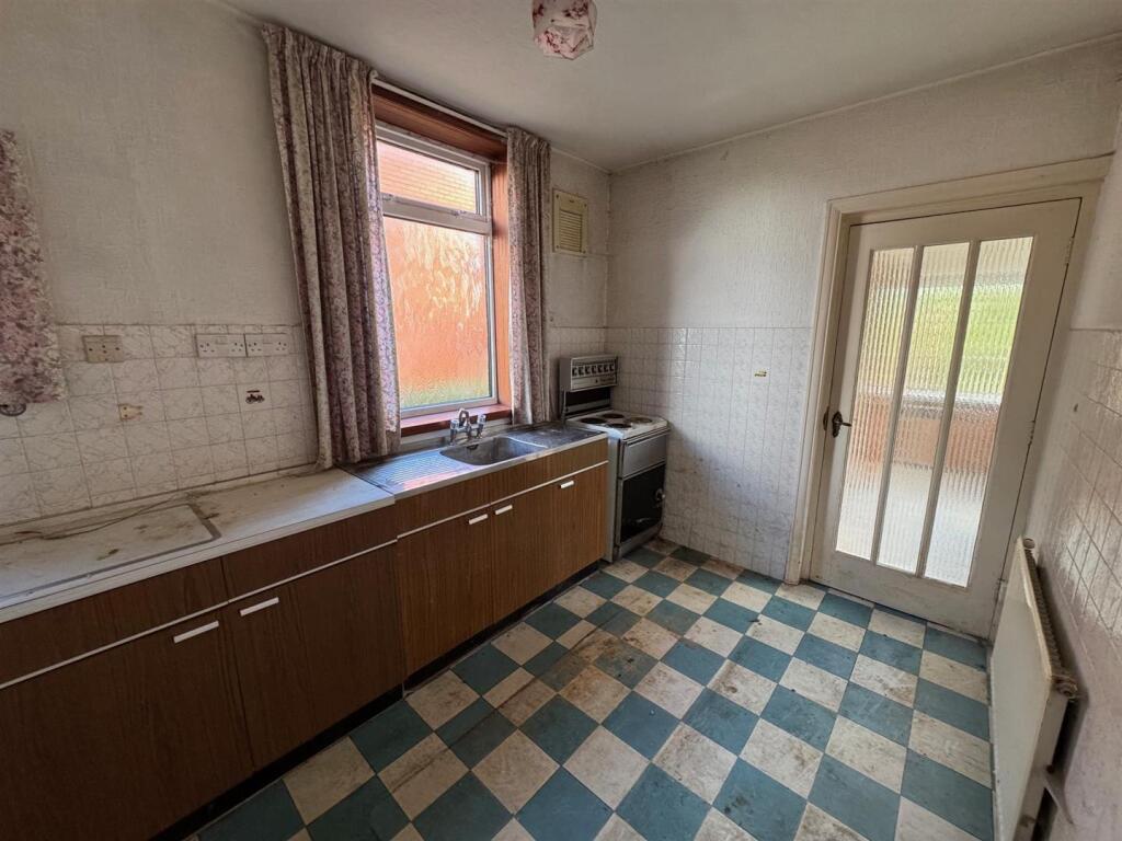 House in Stoke-on-Trent - View 4