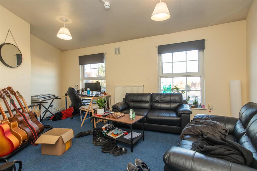 Apartment in Birmingham, Selly Oak - View 2