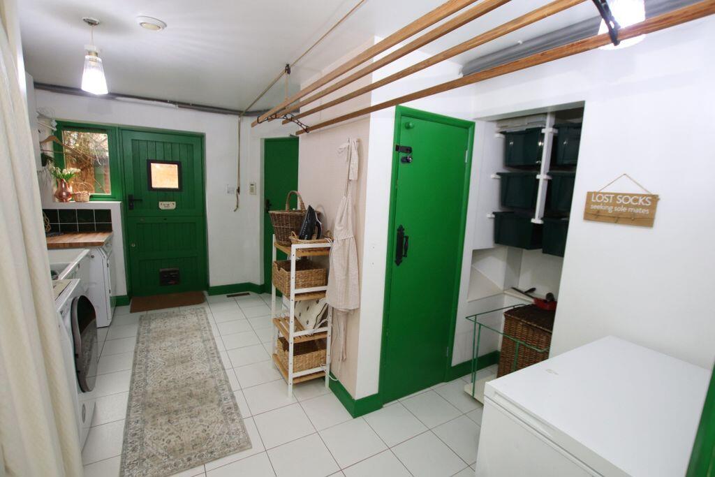 House in East Lindsey, Manby - More