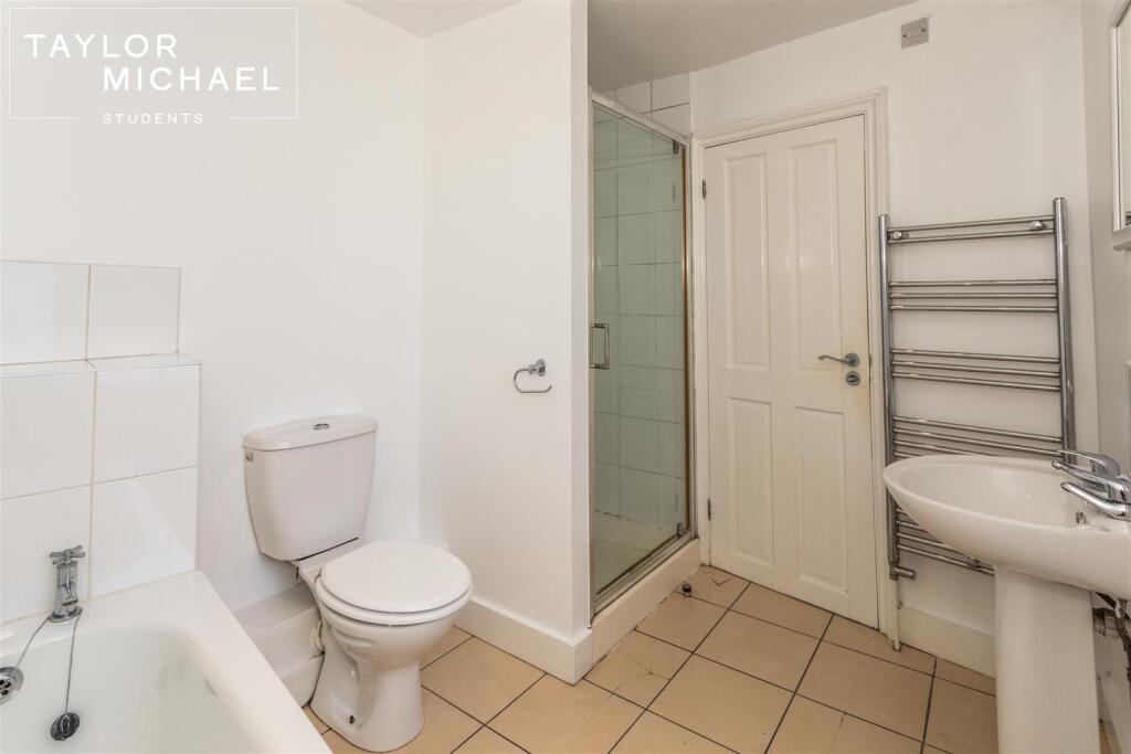 4 bedroom terraced house for rent