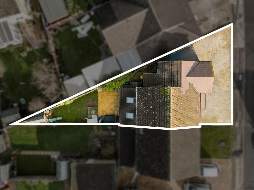 Pemberton Close, Aylesbury, HP21 - View 4