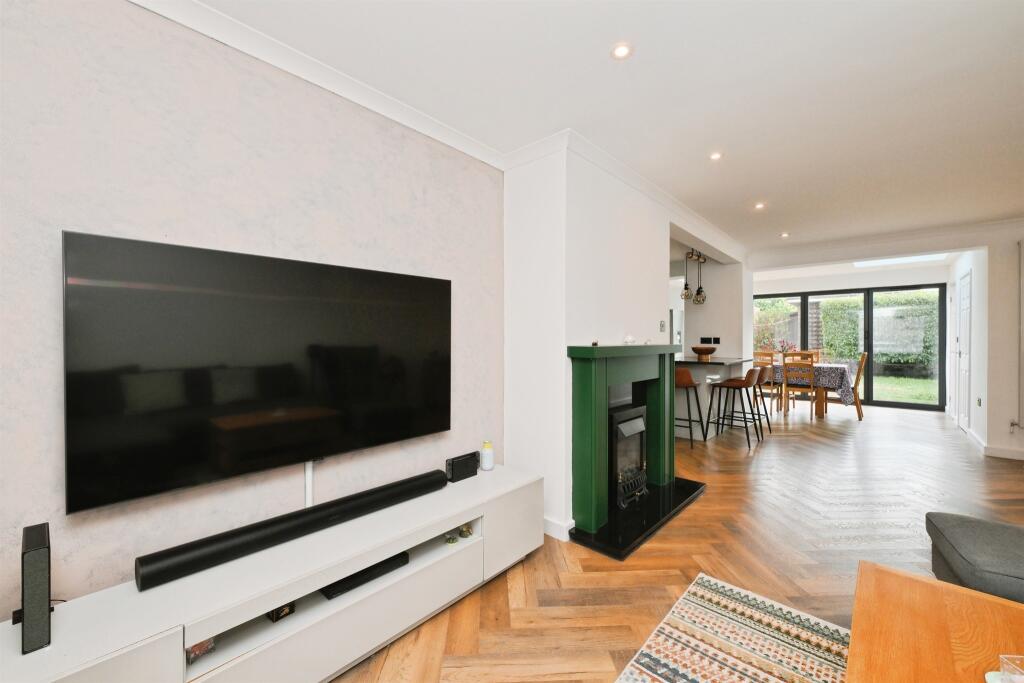 House in Broxbourne, Hertfordshire - View 4