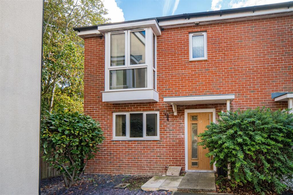 3-bed house on Royal Architects Road, East Cowes, £275,000