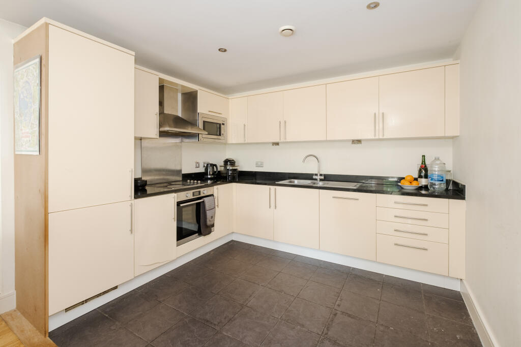 Apartment in London - View 5