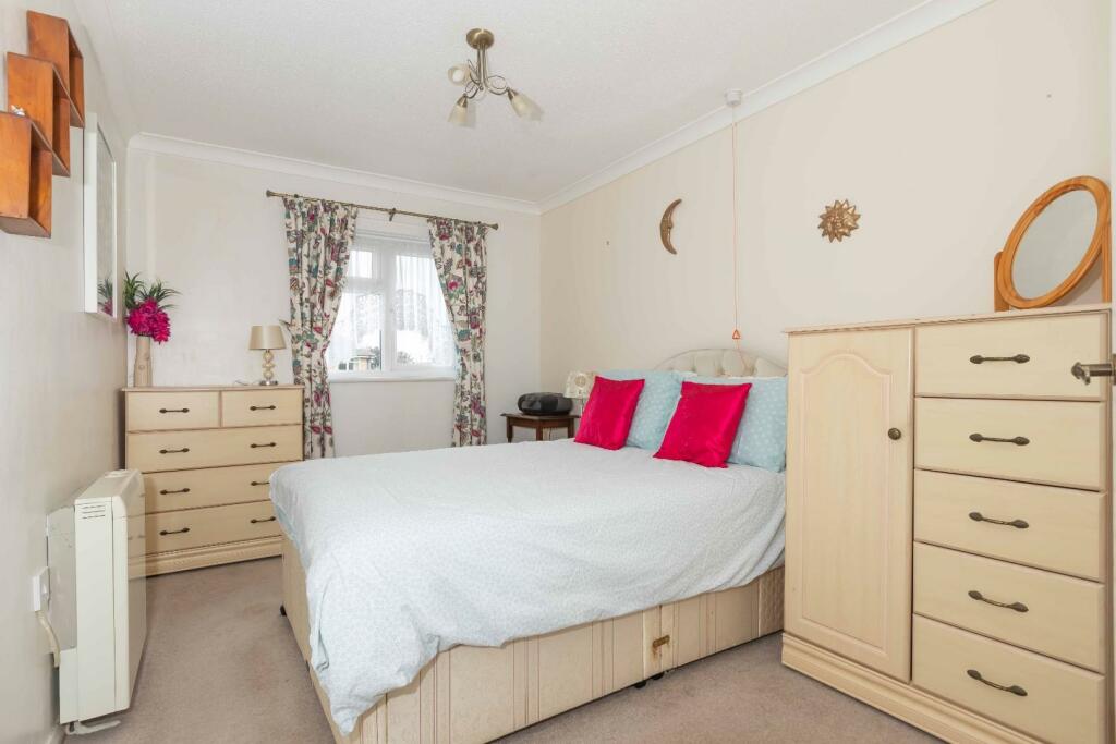 Apartment in Adur, Lancing - More