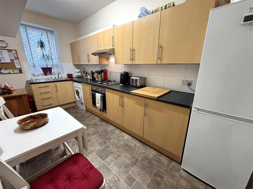 House in Bradford, West Yorkshire - View 3