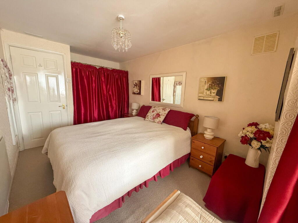 Apartment in Torquay - More