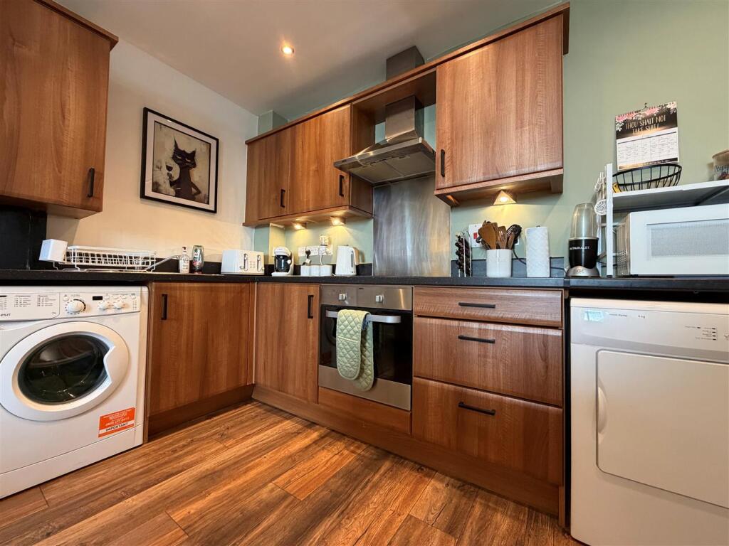Apartment in Sandwell, Ross - More