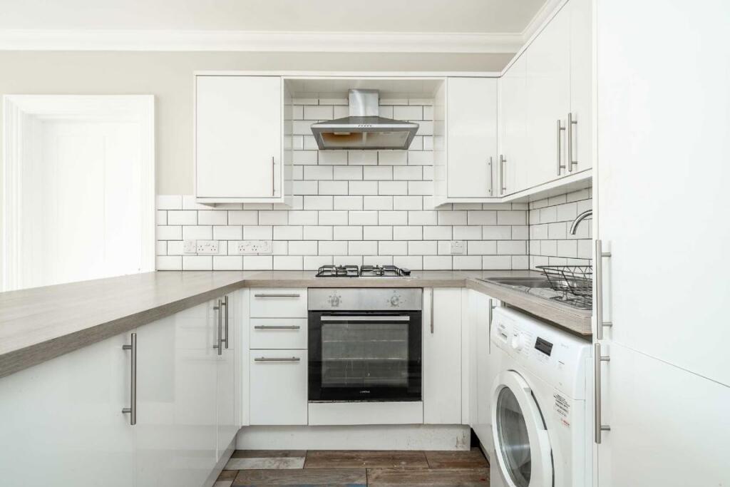 Apartment in Twickenham - View 3