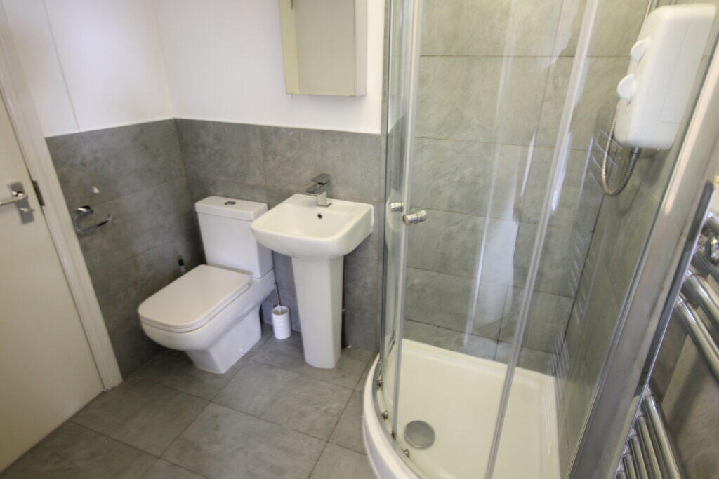 6 bedroom terraced house for rent