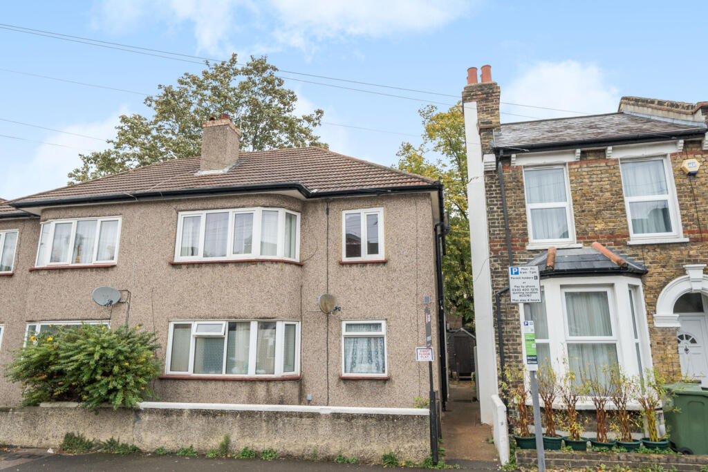 2-bed apartment on Morena Street, London, £315,000