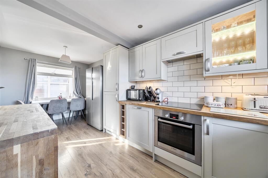 Font Villas, West Coker, Yeovil – další