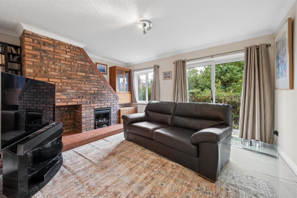 Grove Avenue, Lymm photo 4