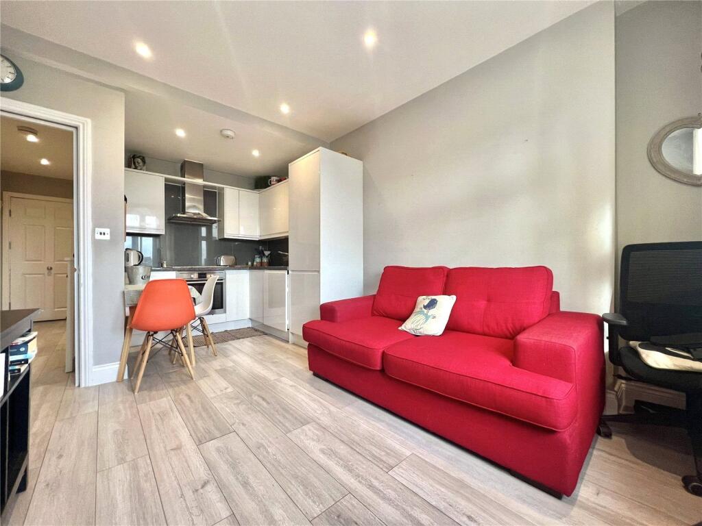 Apartment in Watford - View 2