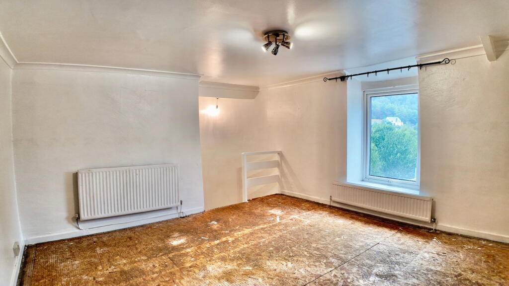 House in Newport - View 5