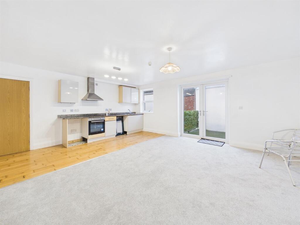 14-16 Summerfield Road, Bridlington photo 3