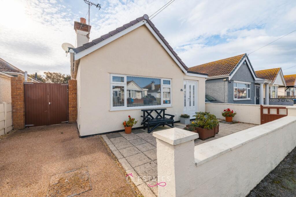 2-bed detached on Knowles Avenue, Rhyl, Denbighshire, LL18 3TU, £190,000
