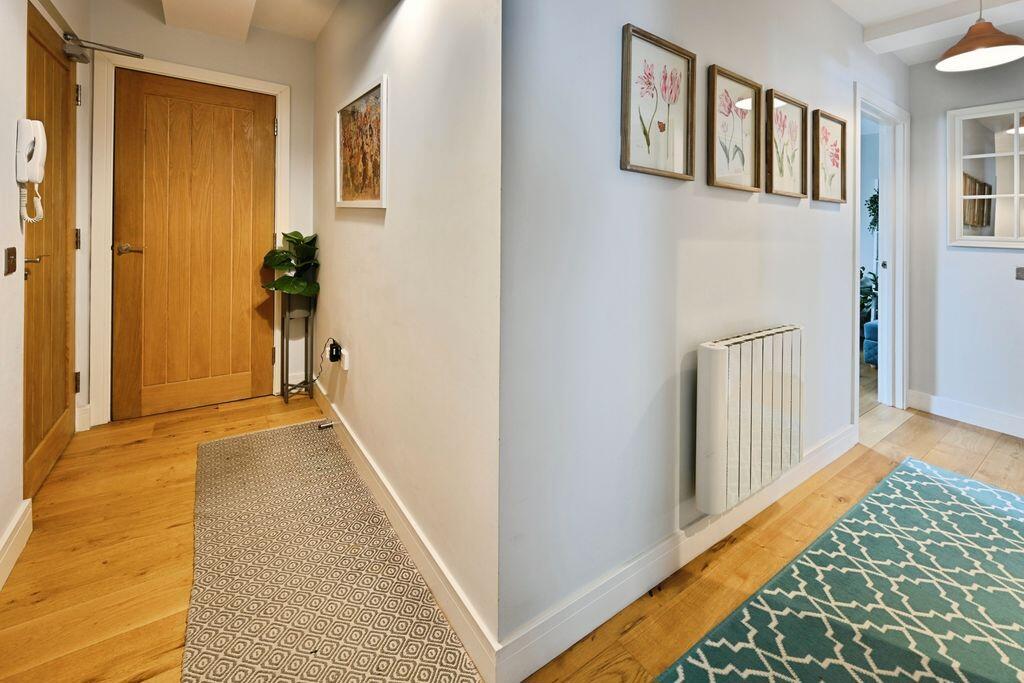 Apartment in Cotswold, Love Lane Industrial Estate, Cirencester - More