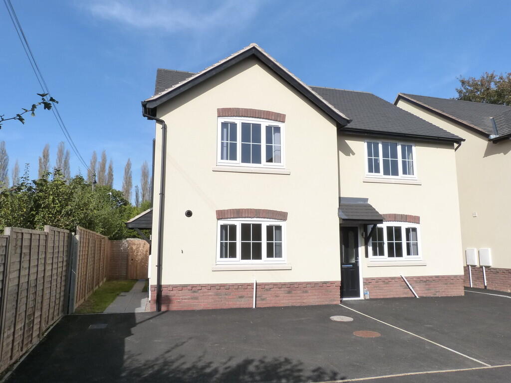 2-bed semi-detached on Snowdrop Way, Rushwick, £265,000