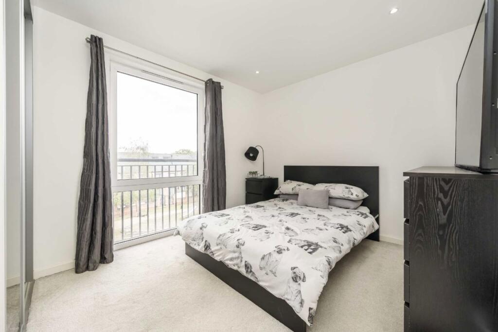 Apartment in Harrow - More