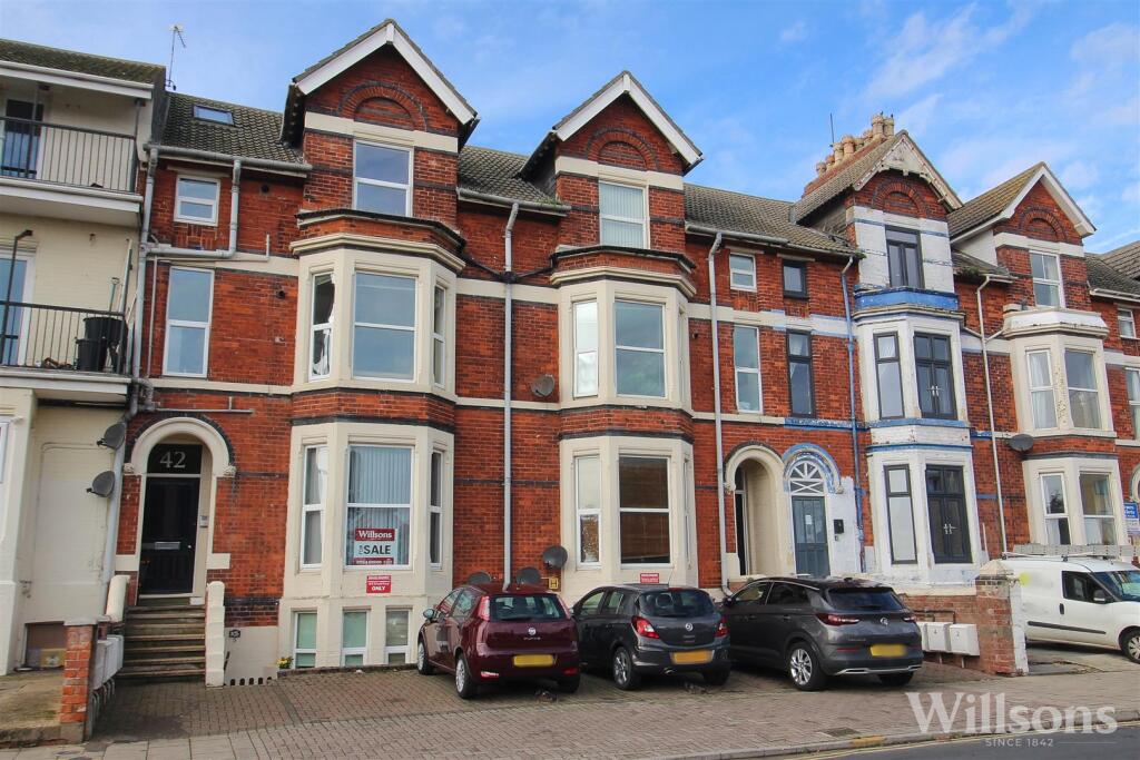 1-bed flat on South Parade, Skegness, £70,000