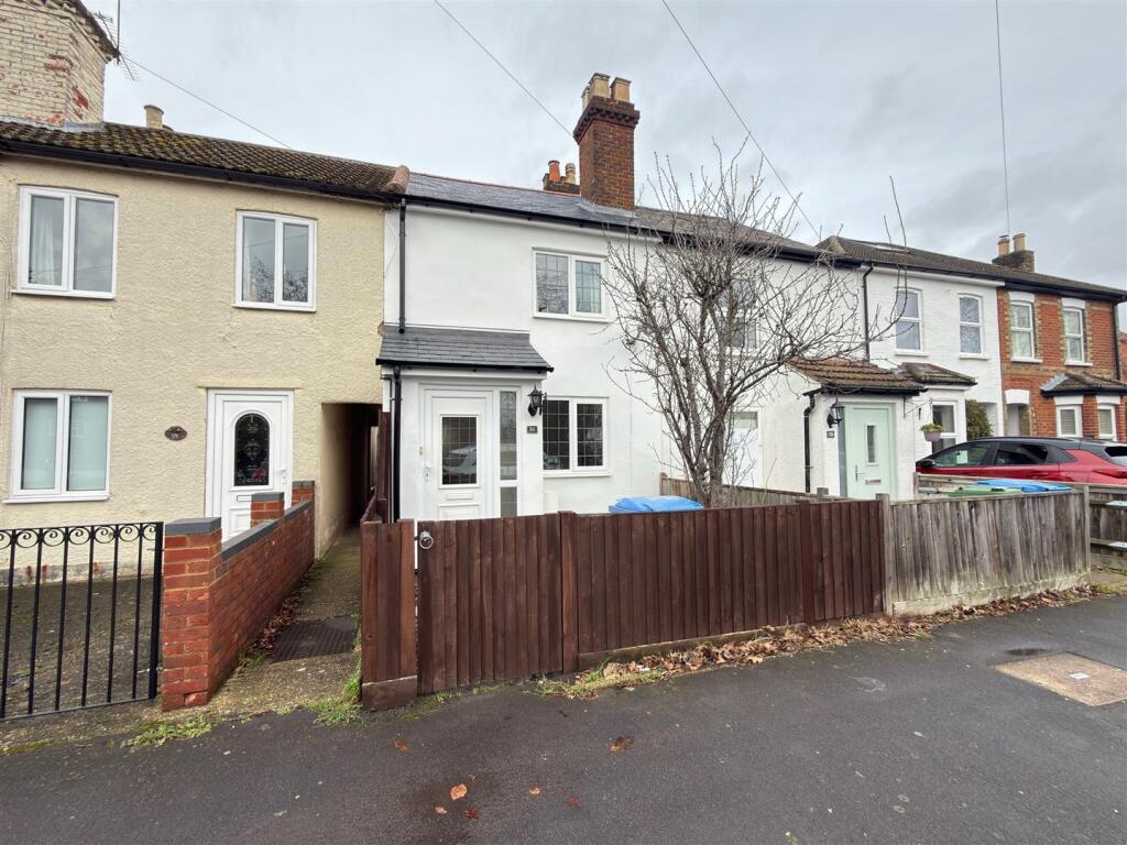 Main image of property: Reading Road, Farnborough
